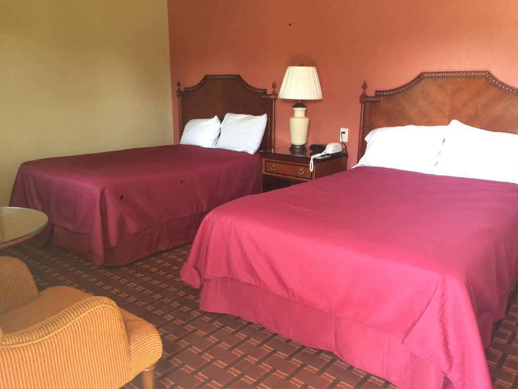 Sundial Lodge Redding Room photo