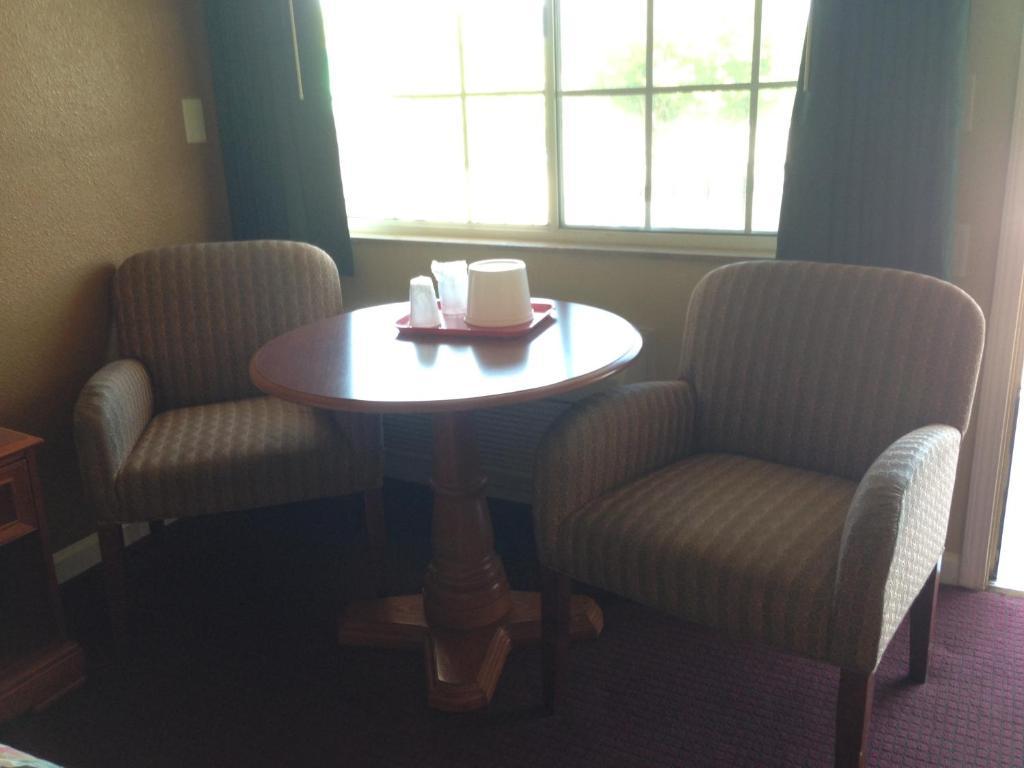 Sundial Lodge Redding Room photo