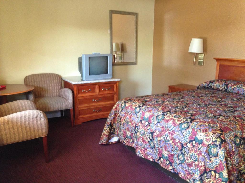 Sundial Lodge Redding Room photo